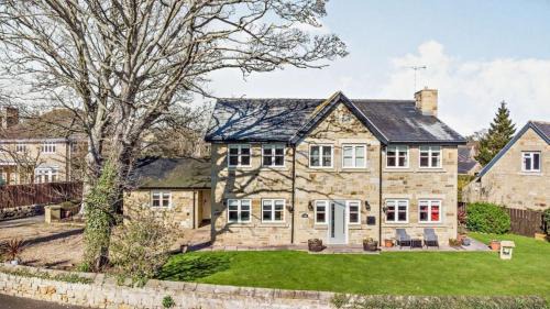 Alnside Lodge near Alnmouth with hot tub