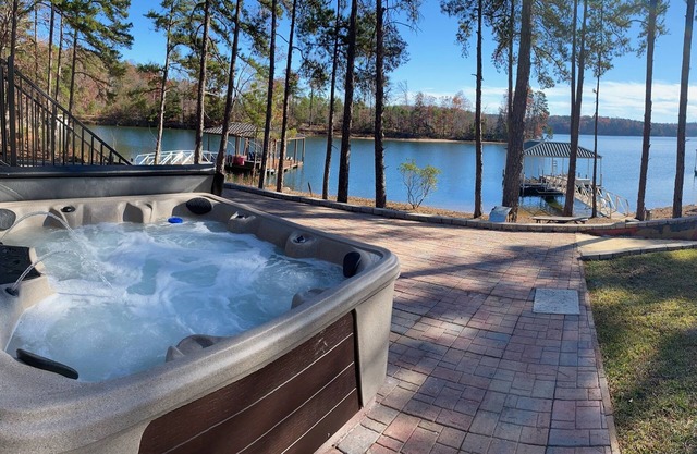 Aloha! Paradise On Keowee with Hot Tub & Dock