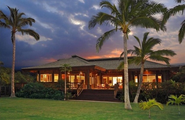 ALOHA SANDS BEACH FRONT VILLA + APARTMENT 15% Off Thanksgiving Special.