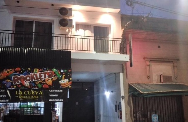 Alojamento Centrico con cochera amplia URQUIZA D1