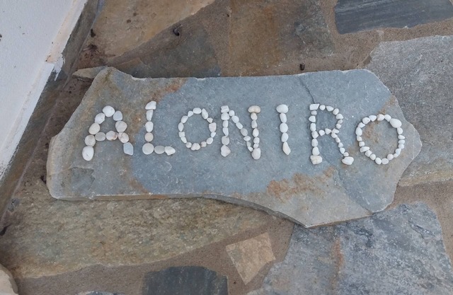 Aloniro - Holiday property with sea views and sun terraces