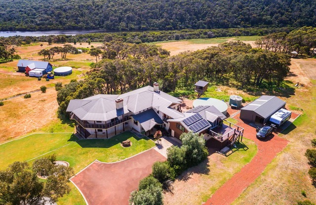 Alouarn Holiday Home