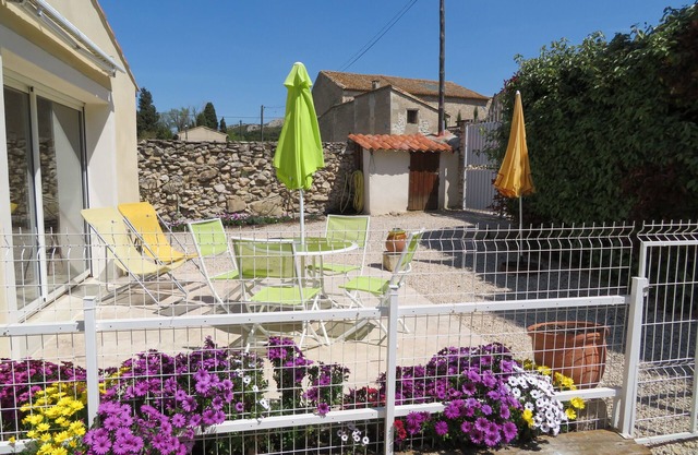 ALPILLES - Air-conditioned STUDIO (2Ad./2Children)