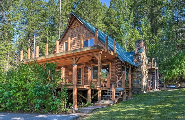 Alpine Adventures: Cozy Log Cabin w/Deck & Views!