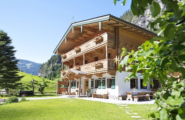 Alpine Chalet Lacknerbrunn 25-30 persons with Mountain View