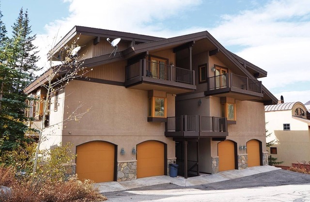 Alpine Creek #4 by Cottonwood Lodging