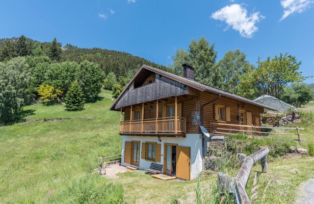 Alpine Vacation Home "Baita Serpillo" with Unique Mountain View & Private Garden