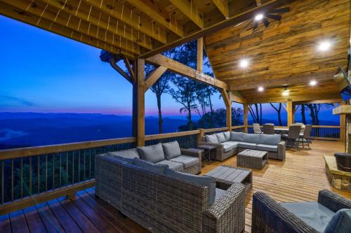 Alpine Vista - Mountain Views - Blue Ridge Heights - Mountain Views, Hot Tub, Luxury Amenities in Prestigious Blue Ridge Heights