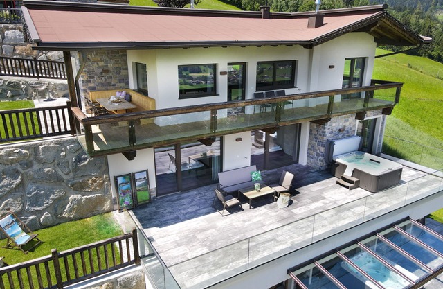 Alpinloft Goldsun - SKI in/SKI out, Sauna-Jacuzzi - by "wachterhof"