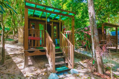 Alquimia Zen IGLUs de eucalipto na Reserva Aruá