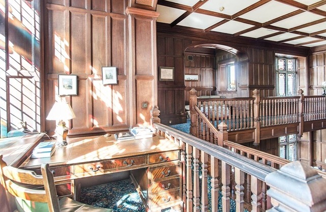 ALSTON HALL, pet friendly, with pool in Battisborough Cross