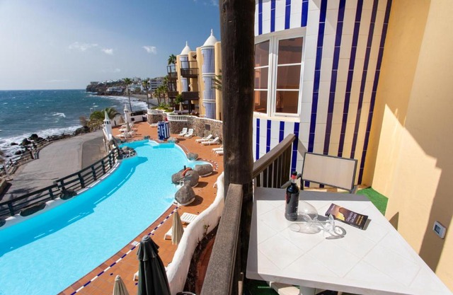 Altamar 44 balcony&pool By CanariasGetaway