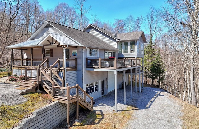 Altitude Adjustment by Chatuge Home Concierge firepit, hot tub, mountain & lake view