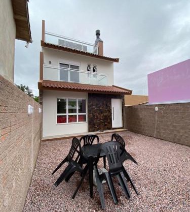 Aluga-se Ap Superior a 100 metros da lagoa