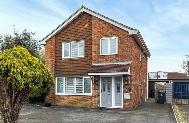 Alverstoke Seaside Cottage
