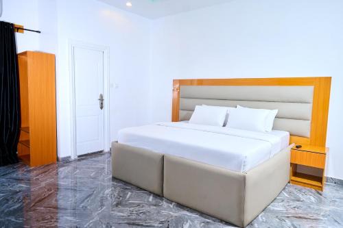 Always Inn Lounge & Hotel