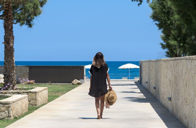 Amalthia Villa, Heated Pool & Walk to the Beach