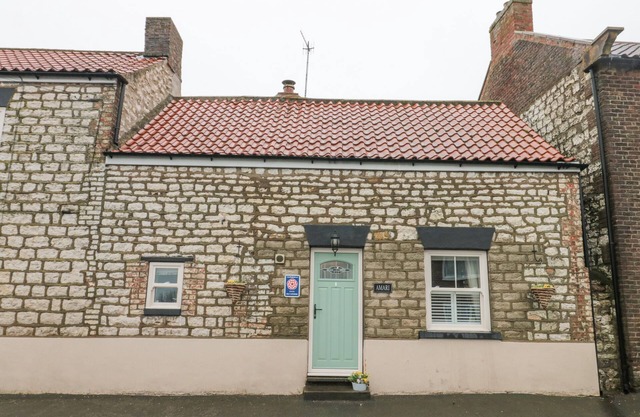AMARI, pet friendly, with a garden in Staxton