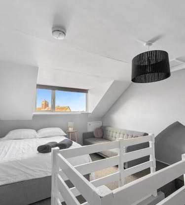 Amaya Four - Sleeps 5 - 1 bed apartment - Newly renovated- Close to town centre -Grantham