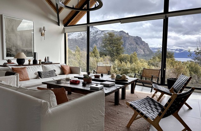 Amazing house in Arelauquen with lake & mountain views full of light