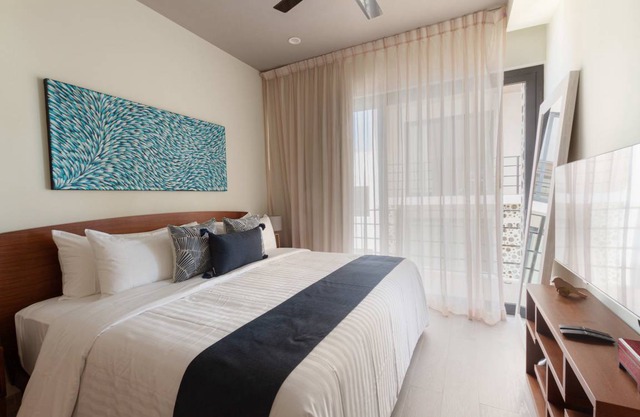 Amazing 1BR penthouse with private rooftop pool in #1 location 150m away from the beach