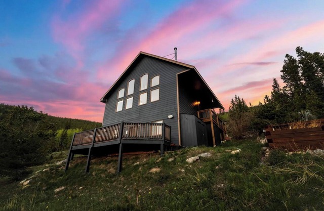 Amazing 10,000-Ft Views Vacation Retreat w/Hot Tub & PS5 Fun