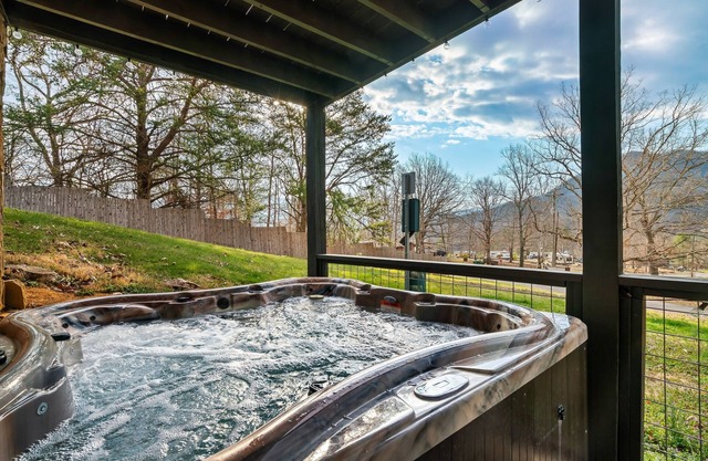 Amazing 2 Cabin Home Rental in Wears Valley! hot tub, large covered patio