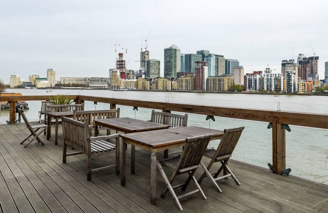 Amazing 2bed 2bath converted warehouse on Thames