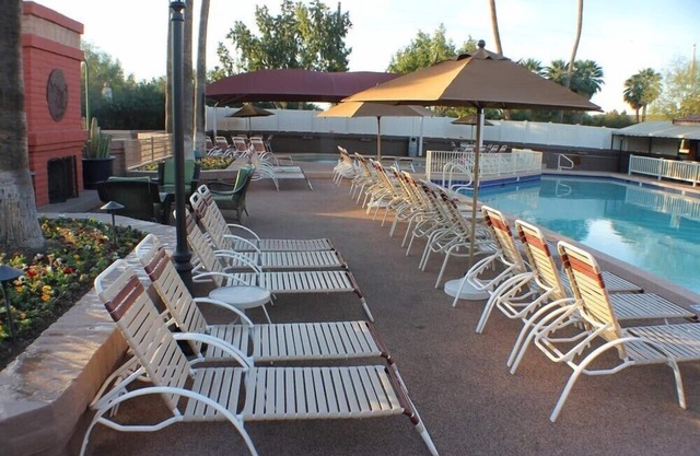 Amazing 2BR Condo with Terrace in Scottsdale