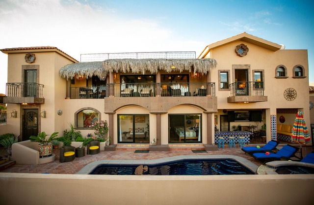 Amazing 3 Bed, 3 Bath, with 2 Pools, Rooftop Patio and Breathtaking Ocean Views