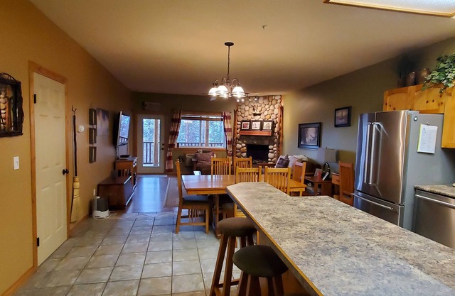 Amazing 3-Bedrm Ski in/Ski Out/ Golf Condo!Private Hot Tub!