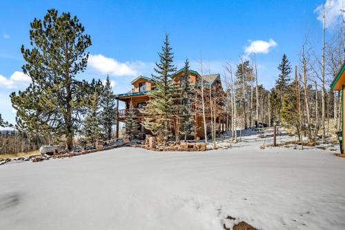 Amazing 3200Sq ft Upgrade Log Cbn GameRoom HotTub
