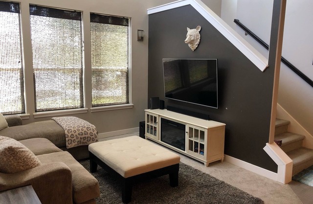 Amazing 3Bed Townhome in Farmington, Located minutes from Lagoon