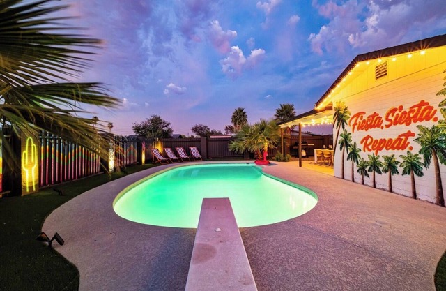 Amazing 4-bed home with Golf, Pool & Hot-Tub