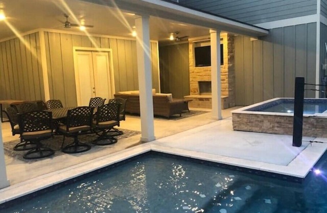 Amazing 5/5! Pool & Hot Tub!