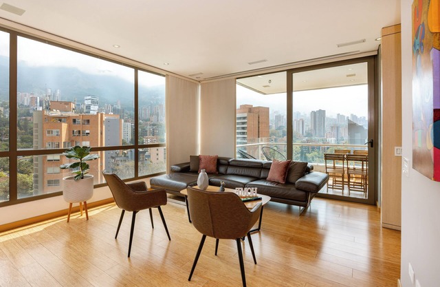 Amazing 5BED/4BATH Stunning Views | Near Provenza