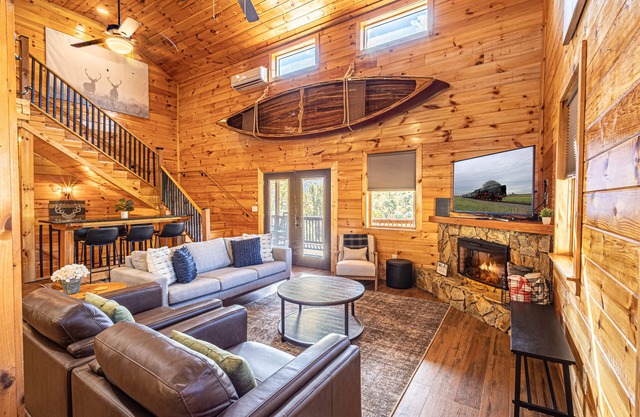 *Amazing 5BR 5.5BA* Theater/Hot Tub/Game Room/Mtn Views