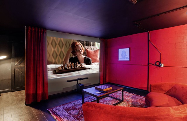 Amazing 6 BRD, Pool, Theater, Billiard, Poker, and Games near the Strip