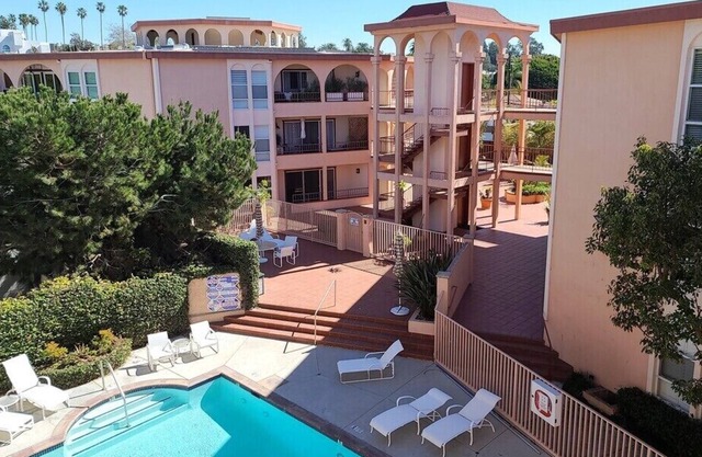 Amazing Any Stay dates Santa Monica Floor to Ceiling Newly Remodeled Condo