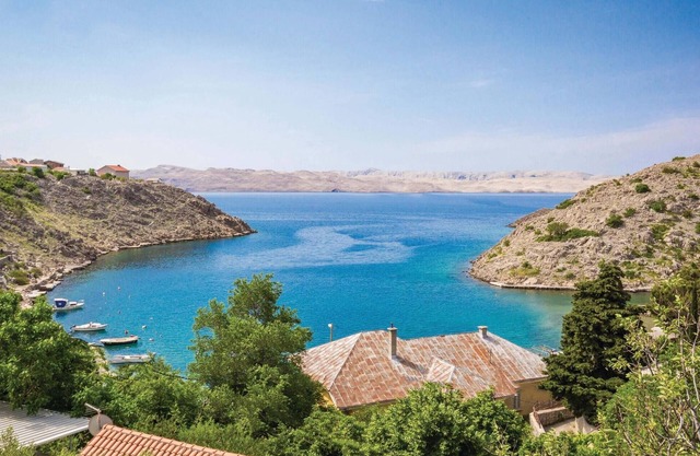 Amazing apartment in Cesarica with WiFi