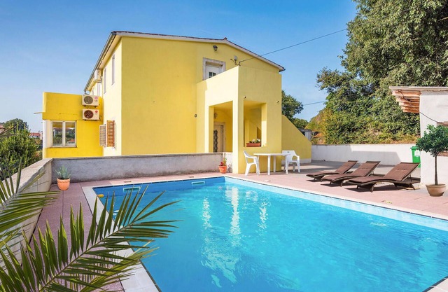Holiday Marcana Persons Bedrooms 