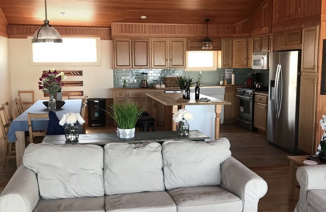 Amazing Bay front Huge House, beautiful bay view with stunning sunsets!