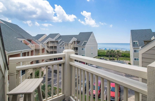 Amazing Beach, Ocean Views From 3rd Fl Condo Deck, Large Communal Pool