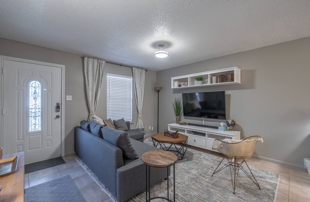 Amazing & Comfortable B&B, Rustic & Inviting Feel, NEW BIG A/C Unit and more