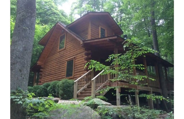 AMAZING & COZY LOG CABIN IN WOODS