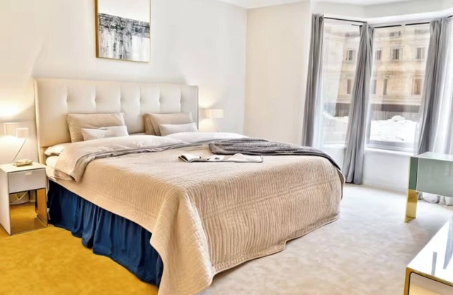 Amazing downtown 3-bedroom 2 bath apartment in amazing Norfolk. Pet friendly!