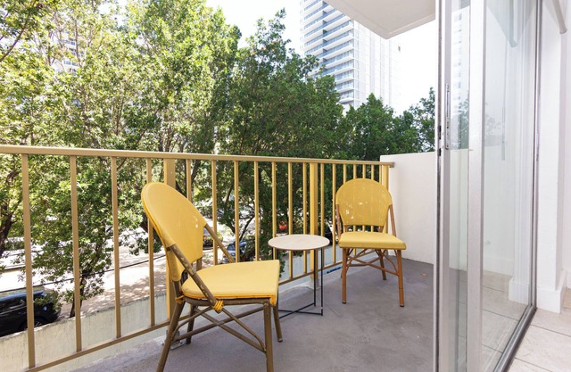 Amazing Edgewater unit with free parking next to Biscayne Bay