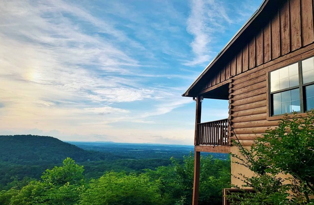 Amazing Fall Views! Cozy Cabin, HotTub near Pigeon Forge🎡& Gatlinburg⛰️