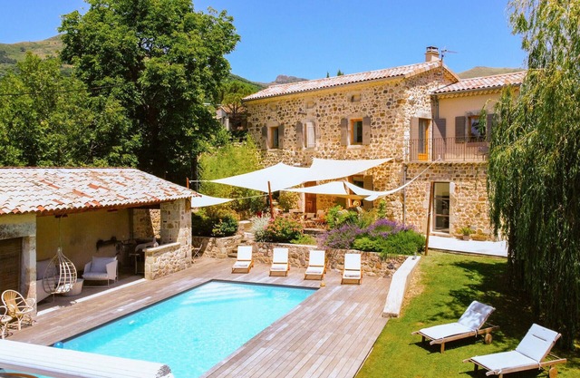 Amazing home in St-Etienne de Boulogne