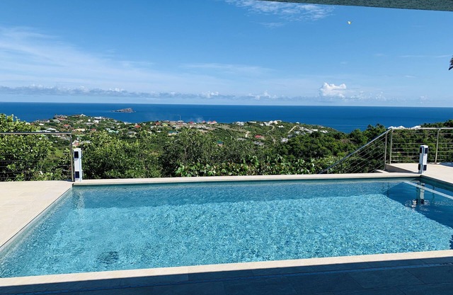 Amazing Full A/C 3 bedrooms villa! Heated pool !